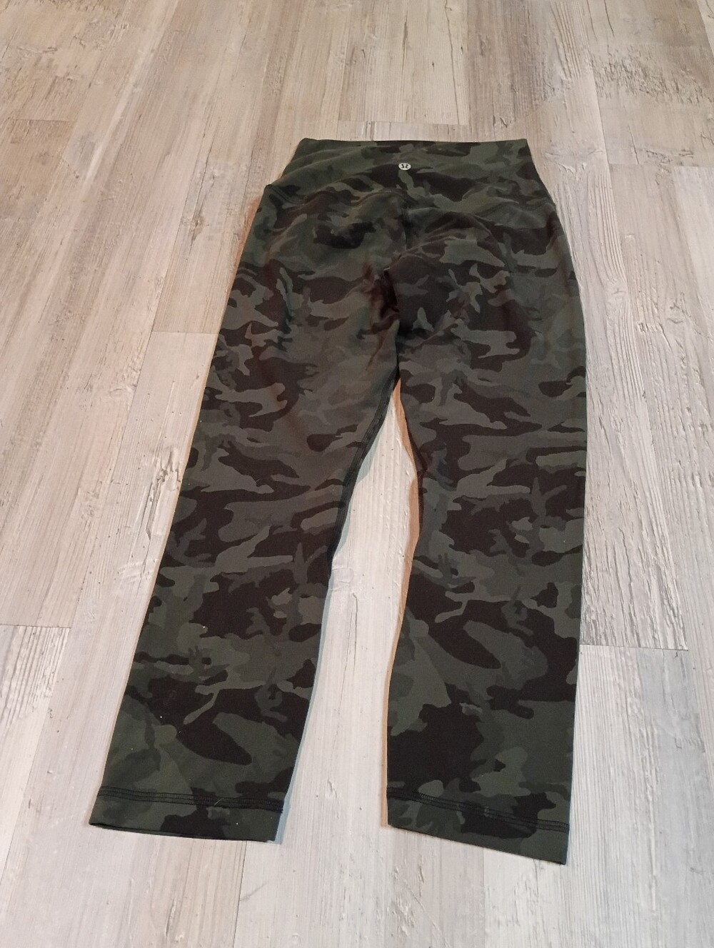 Lululemon - Picture 3 of 5